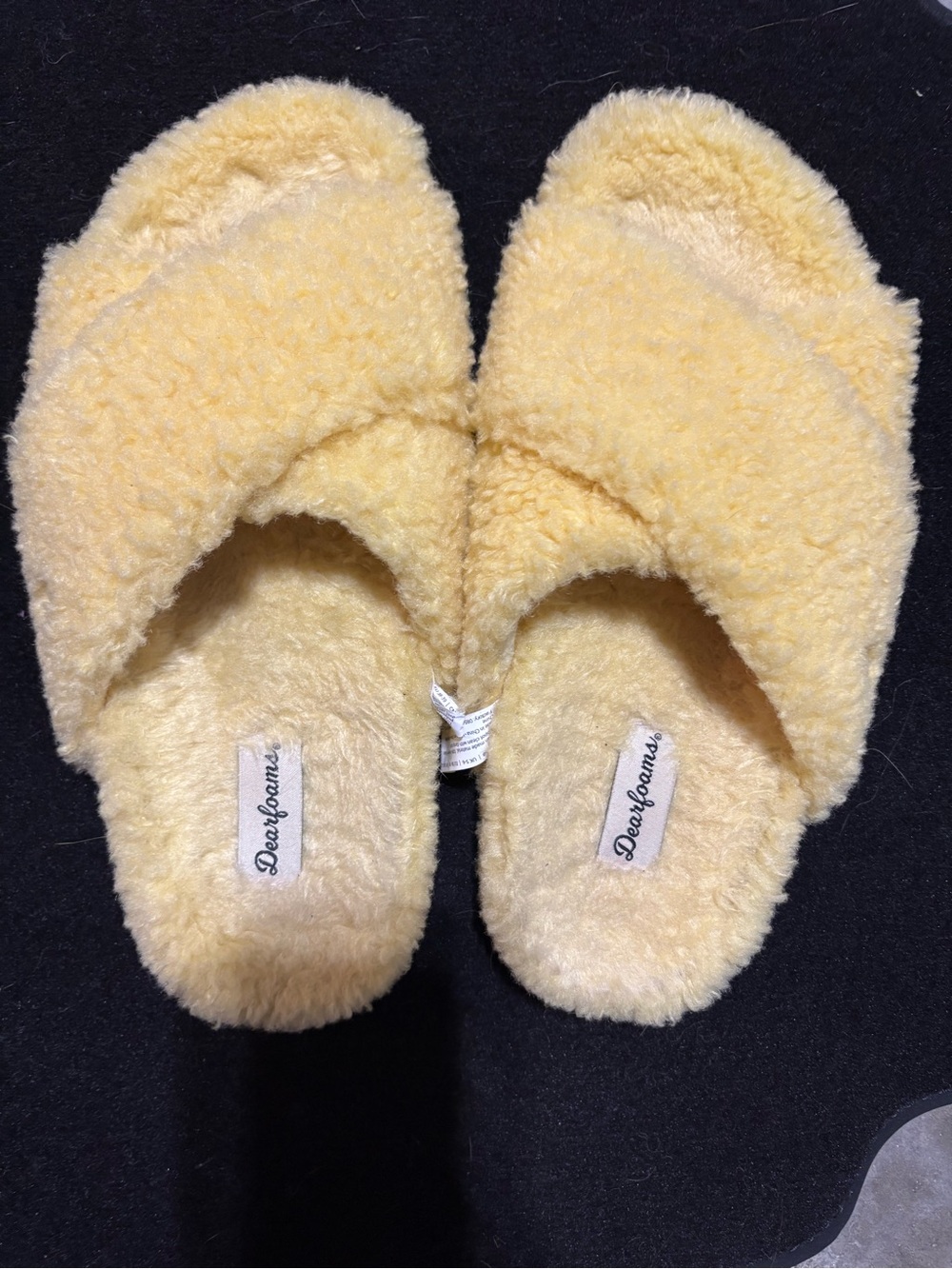 dearfoams Women's Pale Yellow Plush Crossover Slide Slippers
